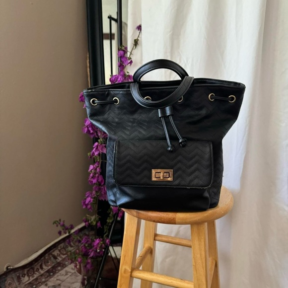 Ivy London black tote with chevron textured pattern - Picture 5 of 8
